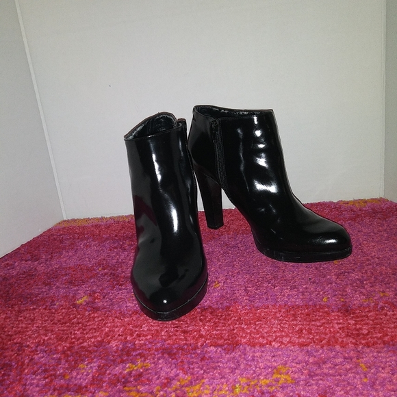 Nine West "Joydon" Bootie - Picture 8 of 12